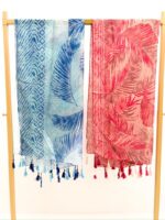 Écharpe Fluide À Motif Feuillage Et Finitions Pompons – Image 2