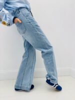 Jean Coupe Wide Leg brodé – allure féminine et détail signature – Image 3