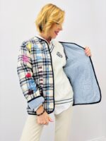 Veste À Carreaux Brodée – Esprit Créatif Et Chic – Image 3