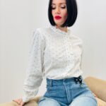 Chemise en Coton à Petits Pois & Volants – Élégance Douce