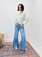 Blouse En Coton Brodé À Col Froncé Et Boutonnage Délicat – Image 3