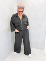 Veste fluide zippée à poches – Grande Taille – Élégance fonctionnelle et confort moderne