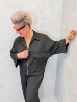 Veste fluide zippée à poches – Grande Taille – Élégance fonctionnelle et confort moderne – Image 4