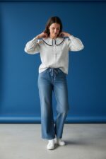 Chemise À Carreaux En Coton Avec Grand Col Claudine Et Finitions Dentelle – Image 3