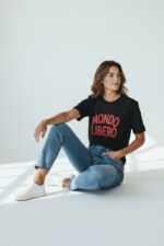 T-Shirt À Épaulettes À Message Graphique