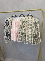 Veste En Crochet Brodé À Motifs Graphiques – Image 3