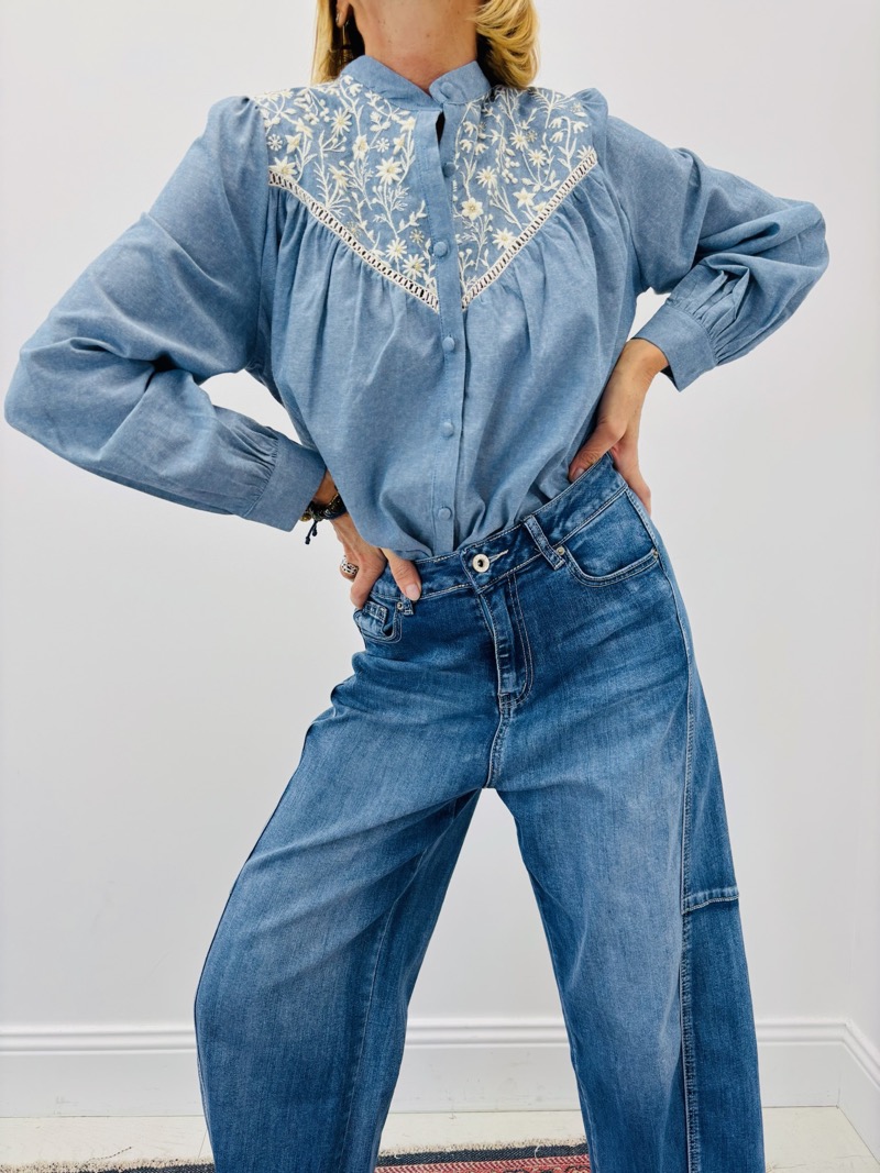 IMG_1845 Chemise Denim Brodée À Col Montant Esprit Bohème Chic – Image 1