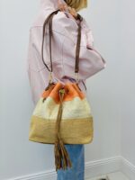 Sac Seau Tressé Inspiration Chic À Pompon – Image 3