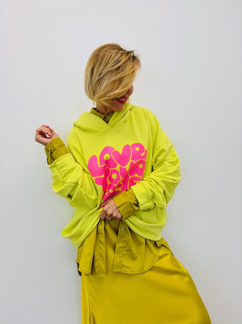 IMG_2753 Sweat À Capuche En Coton Imprimé Cœur “Love Yourself” – Image 1