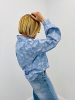 Chemise Rayée Brodée Coton Bleu Ciel À Motif Floral – Image 4