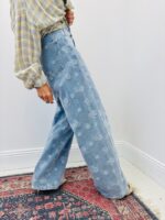 Jean Wide Leg Denim Clair À Motif Déstructuré – Image 4