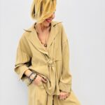 Chemise Fluide À Boucle Bijou Élégance Minimaliste