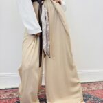 Pantalon Large Fluide À Ceinture Fantaisie Et Détail Foulard
