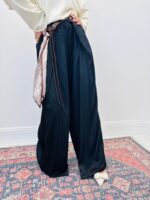 Pantalon Large Fluide À Ceinture Fantaisie Et Détail Foulard – Image 3