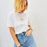 T-Shirt Arc-En-Ciel Brodé – Minimalisme Lumineux