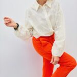 Chemise Brodée Élégance Romantique & Détails Ajournés