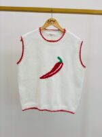 Pull Sans Manches Maille Douce Motif Piment Rouge – Image 2