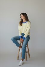 Pull Rayé En Maille Douce À Finitions Contrastées – Image 4