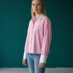 Chemise Rose À Col Et Poignets Blancs Élégance Intemporelle